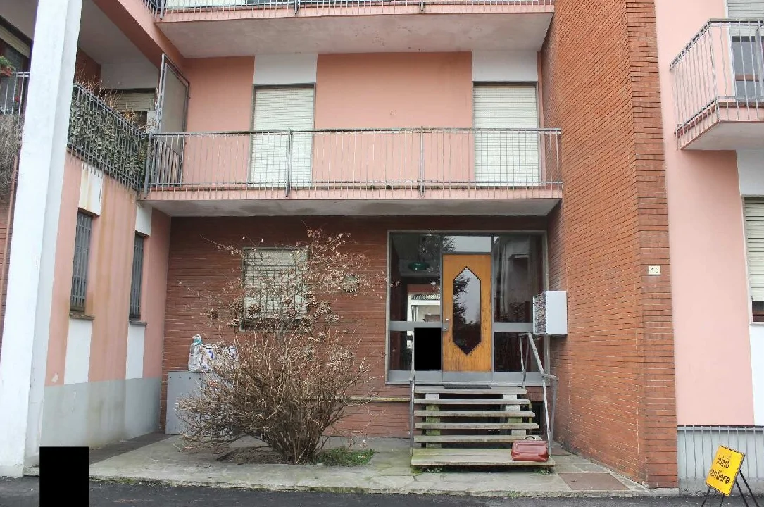 Appartamento al secondo piano con cantina in Lonate Pozzolo