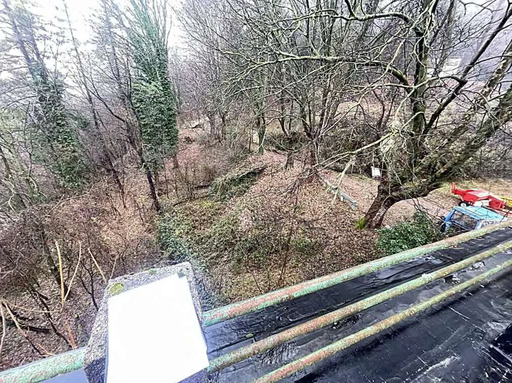 Locanda con camere su tre livelli e area di pertinenza a Induno Olona