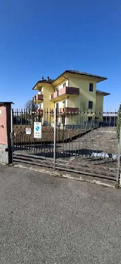 Appartamento al piano secondo con solaio al terzo in Settala