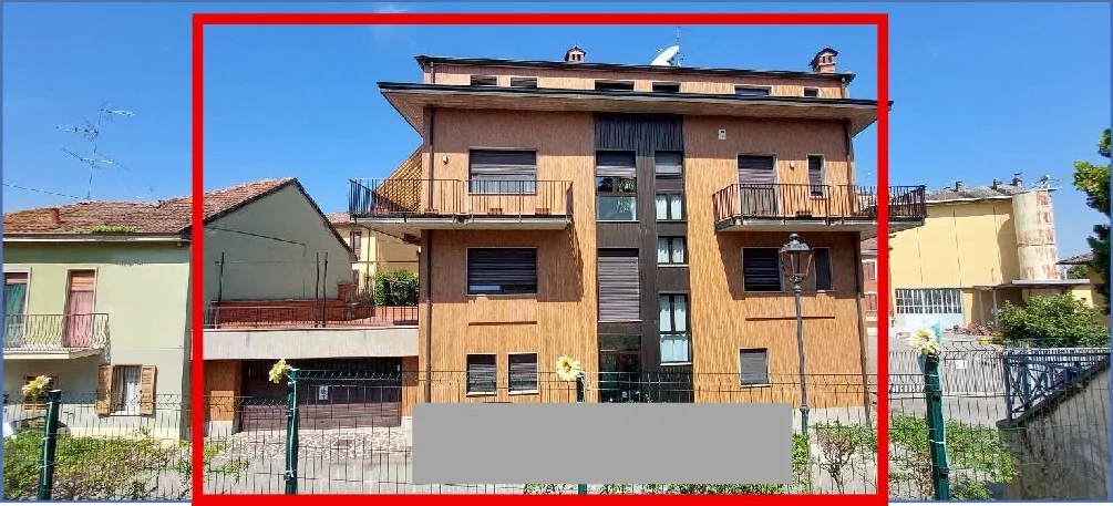 Quattro unità abitative, deposito e autorimessa in Villanterio