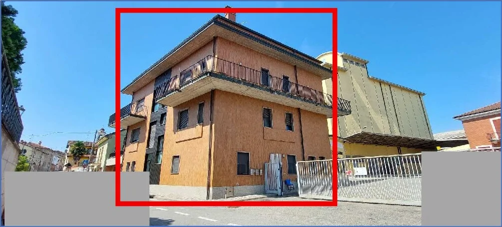 Quattro unità abitative, deposito e autorimessa in Villanterio