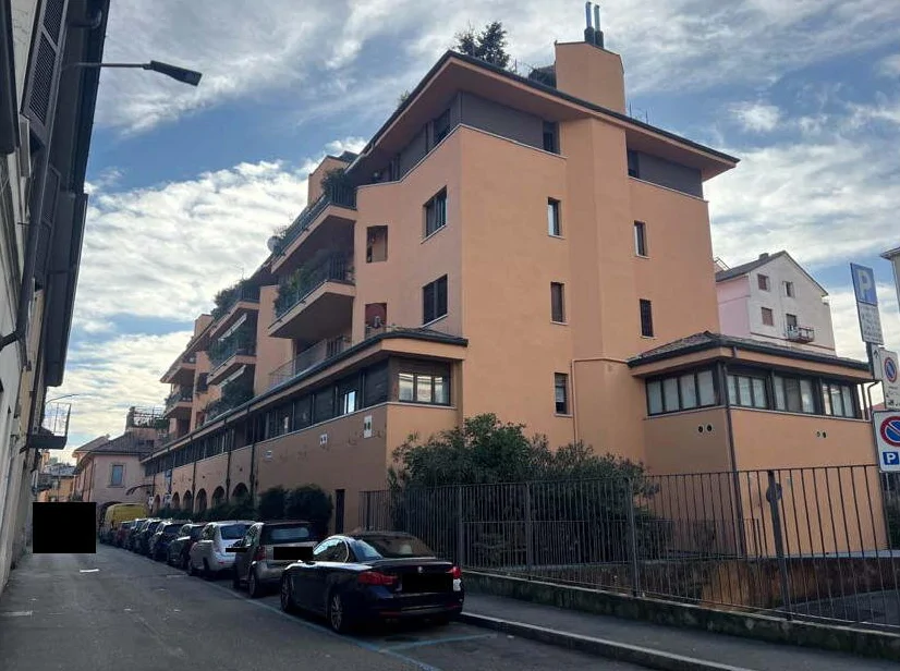 Negozio in Saronno, Via Ramazzotti 4/E