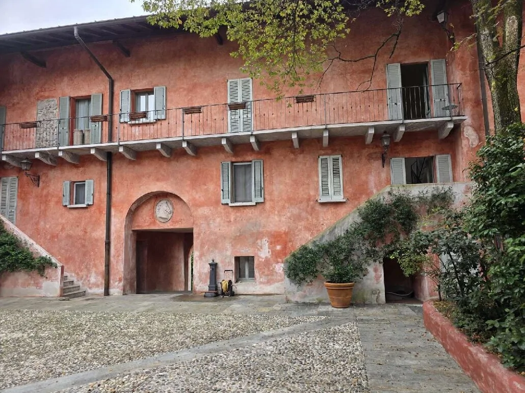 Appartamento a Sesto Calende, Via Lentate 33