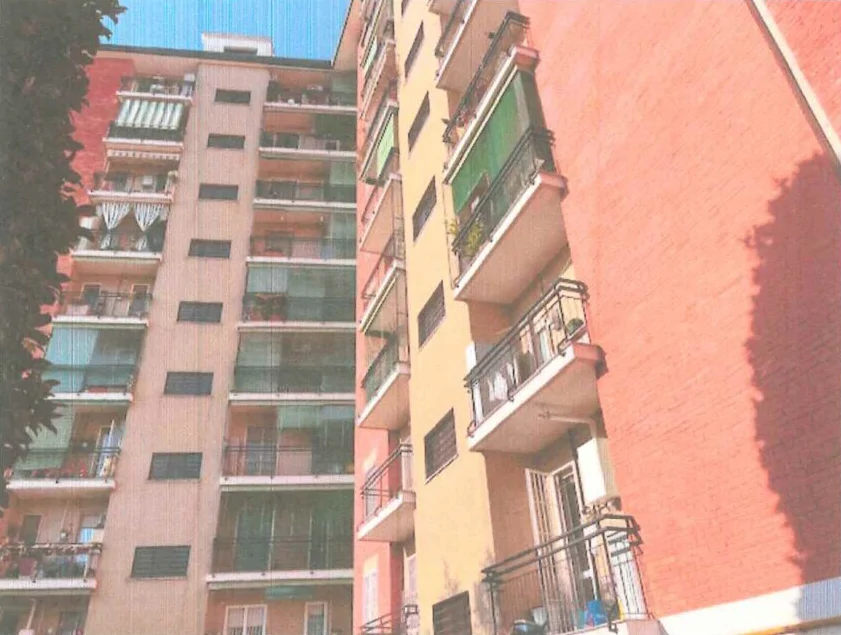 Appartamento al quarto piano con cantina e solaio in San Donato Milanese