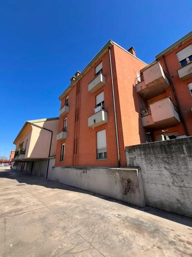 Appartamento con autorimessa in Caselle Lurani