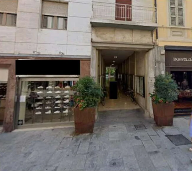 Ufficio con cantina e magazzino in Cremona