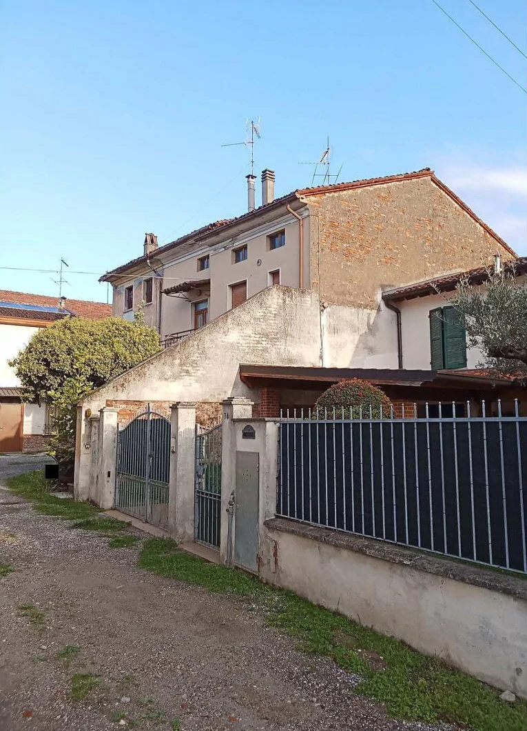 Alloggio con soffitta e garage in Pescarolo ed Uniti