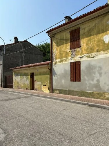 Abitazione con accessori in Gussola, via Marconi 52
