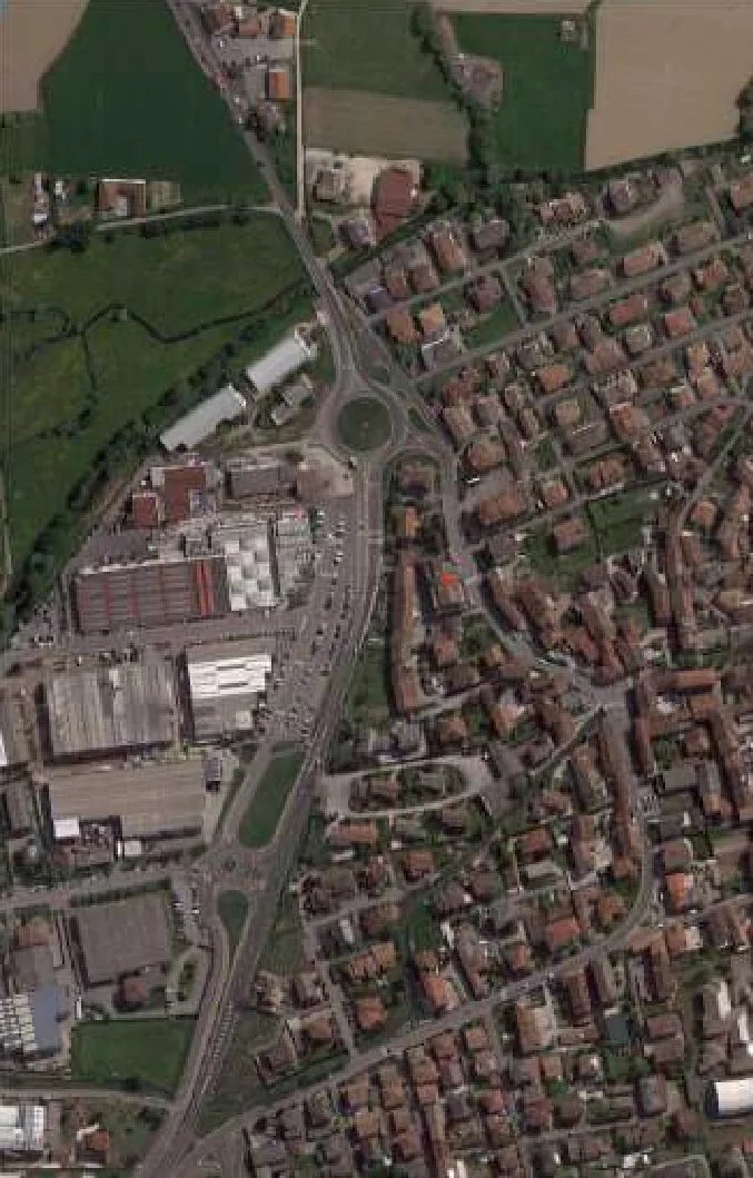 Negozio con posto auto e cantina a Mozzanica