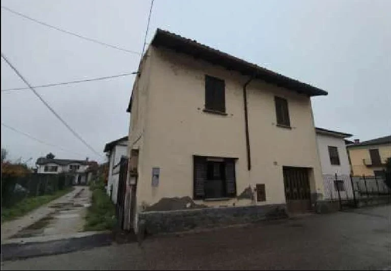 Abitazioni e autorimessa in Via Piave 2, Gropello Cairoli