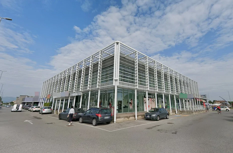 Ufficio in centro commerciale Le Terre Basse