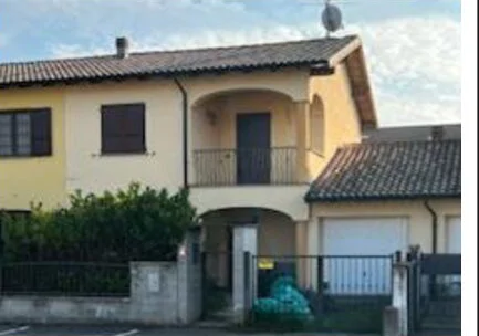 Villetta a schiera con autorimessa in Sartirana Lomellina