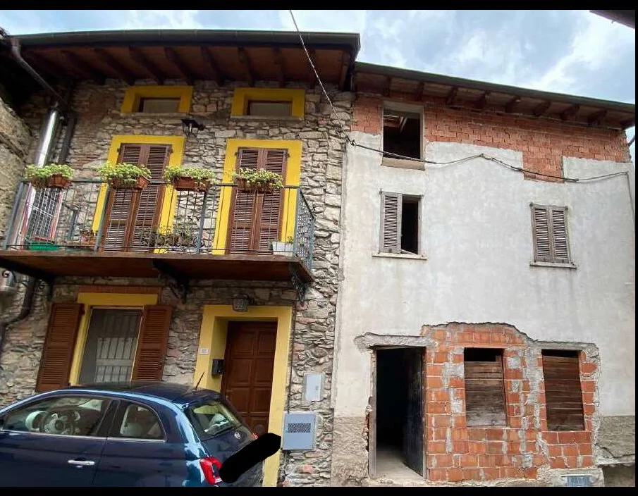 Immobile di corte in ristrutturazione nel centro storico di Besano