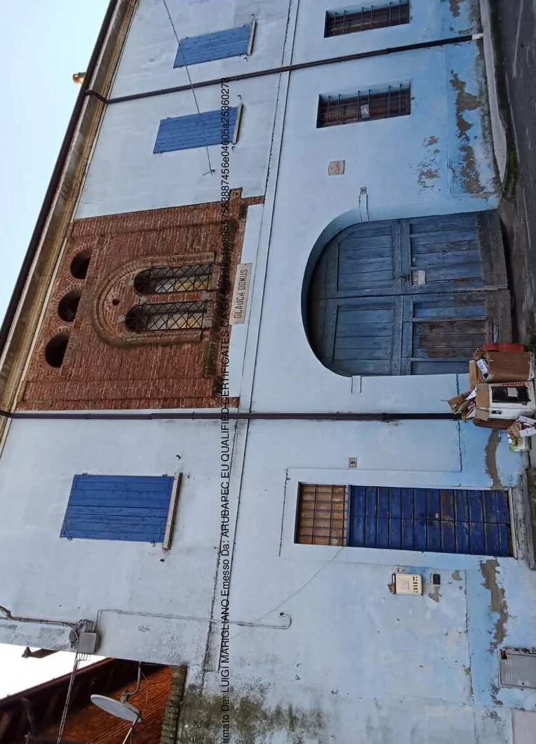 Compendio immobiliare in Volongo: abitazione, magazzino e autorimessa