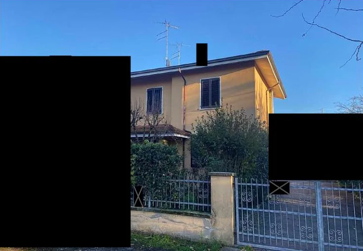 Porzione di villa bifamiliare con garage a Pegognaga