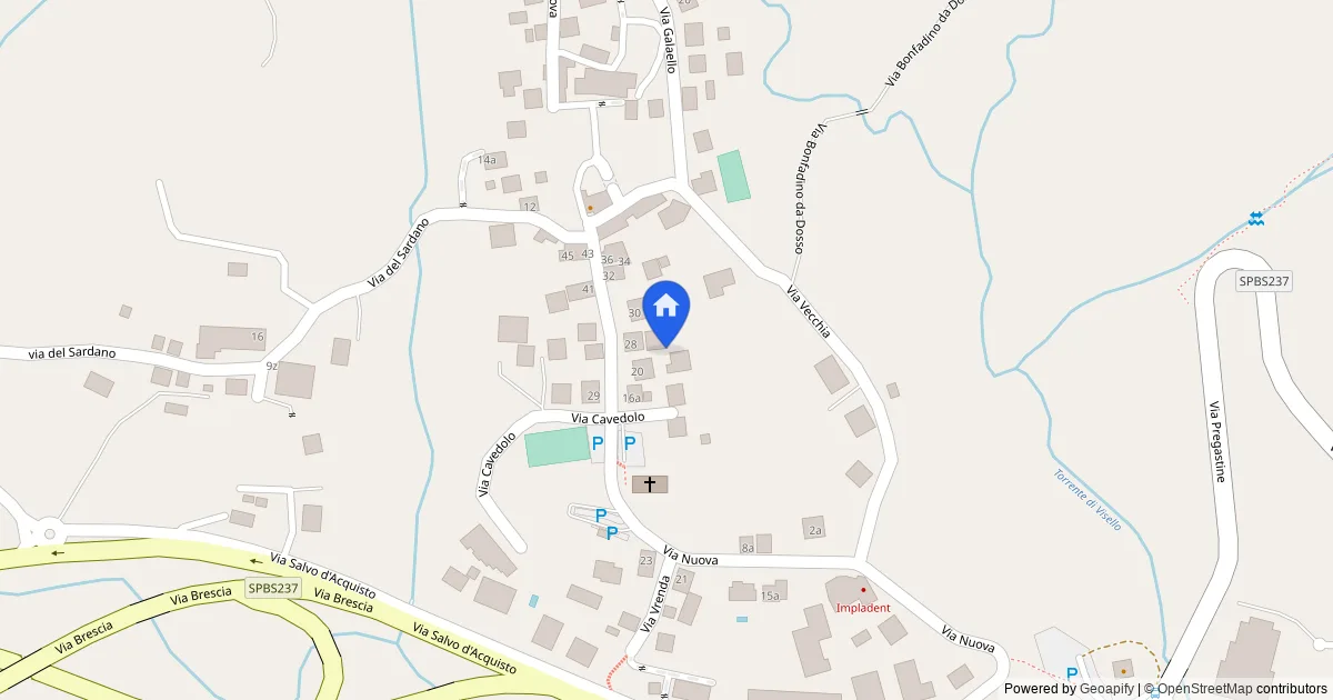 Laboratorio con depositi e uffici su quattro piani e area urbana a Preseglie
