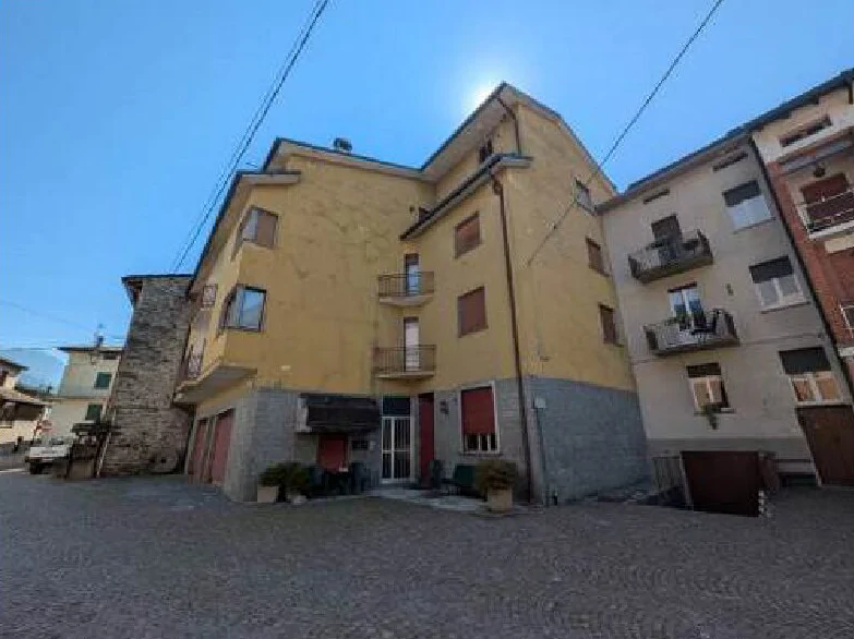 Appartamento al piano secondo con cantina a Forcola