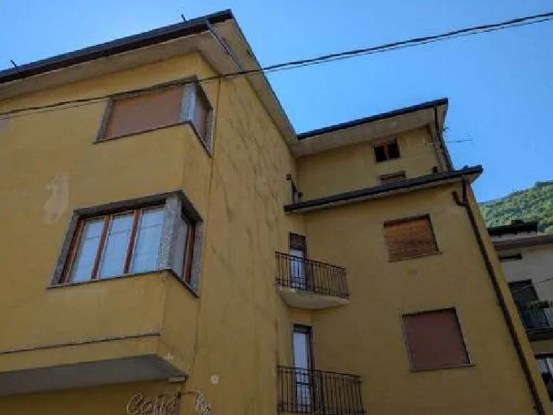 Appartamento al piano secondo con cantina a Forcola