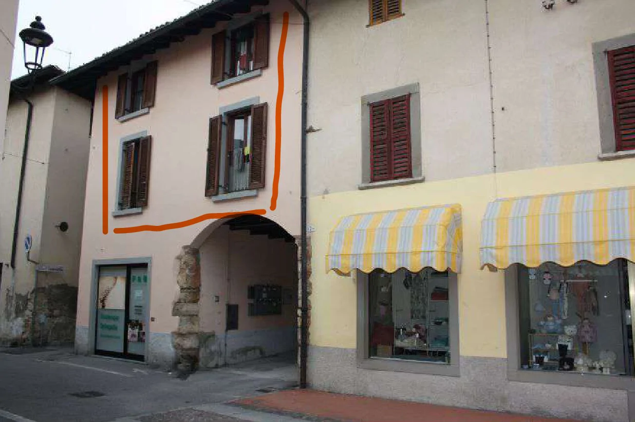 Abitazione economica su più piani in Via Cialdini 2, Levate