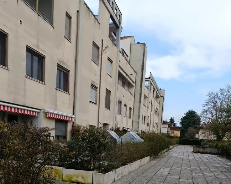 Appartamento al piano terra con cantina e box auto in Cassano d'Adda