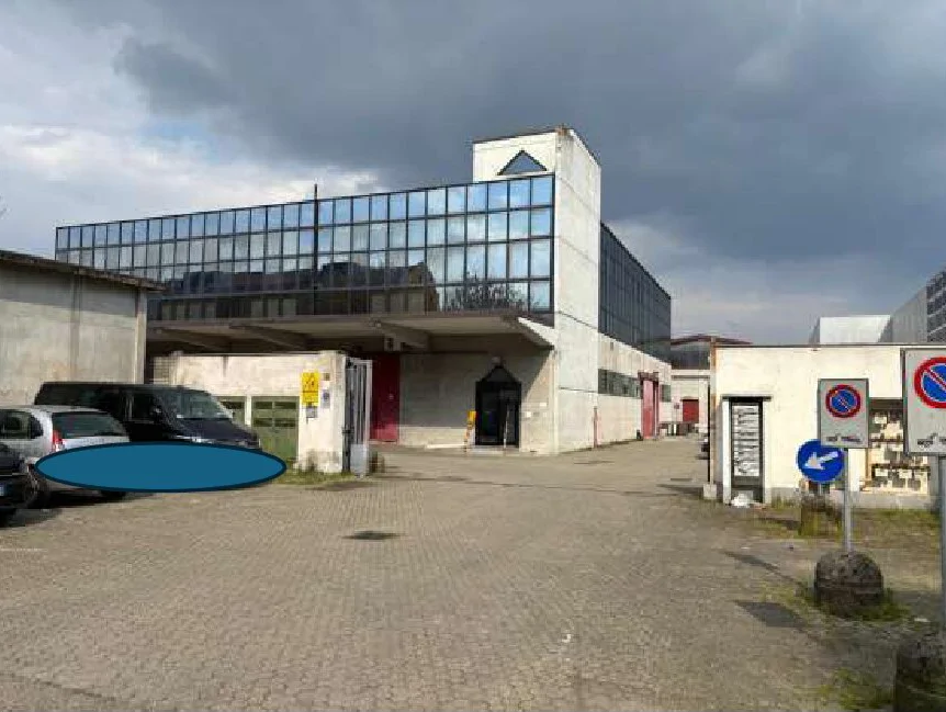 Ufficio al piano secondo con nove posti auto in Trezzano sul Naviglio