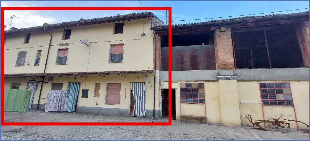 Casa padronale a Monticelli Pavese con area cortilizia