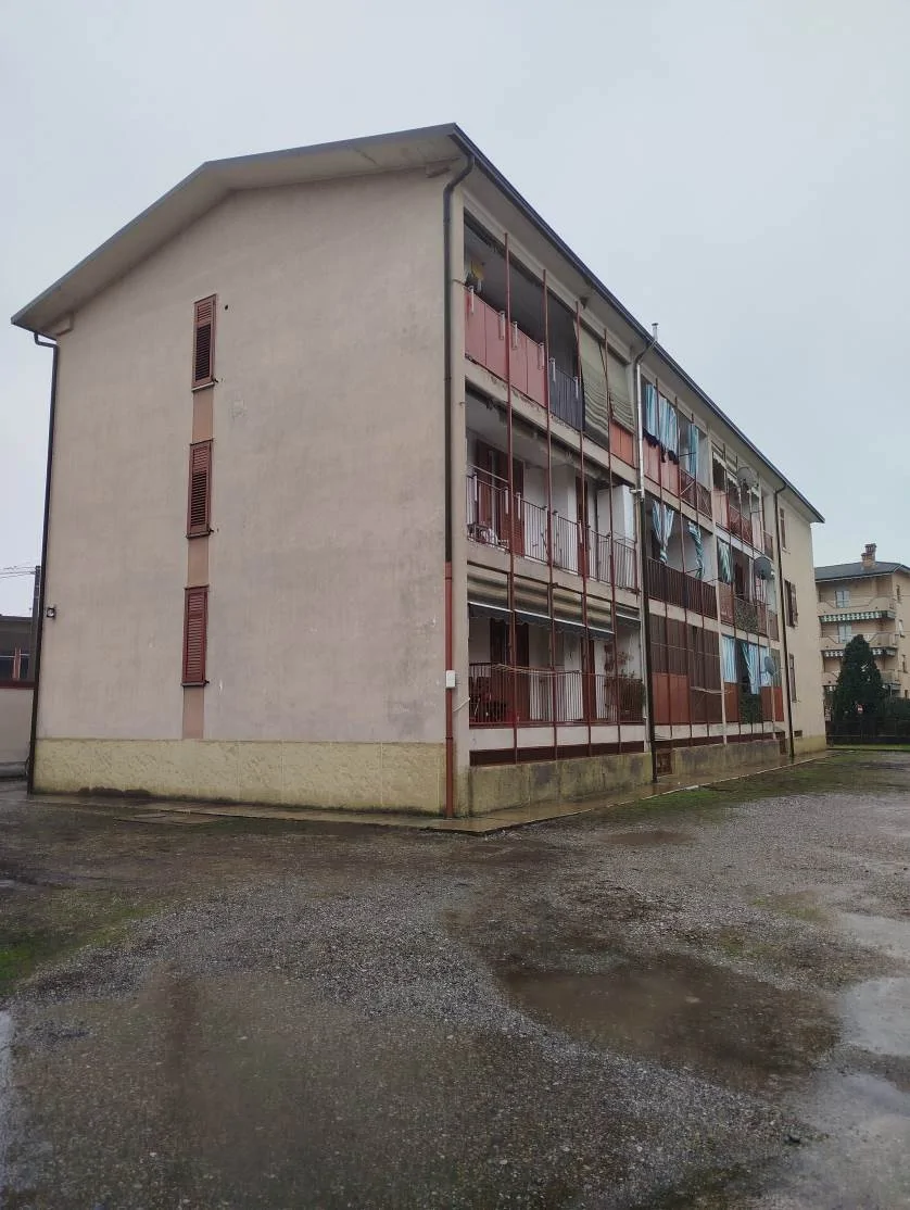 Appartamento con cantina e area esterna in Caravaggio