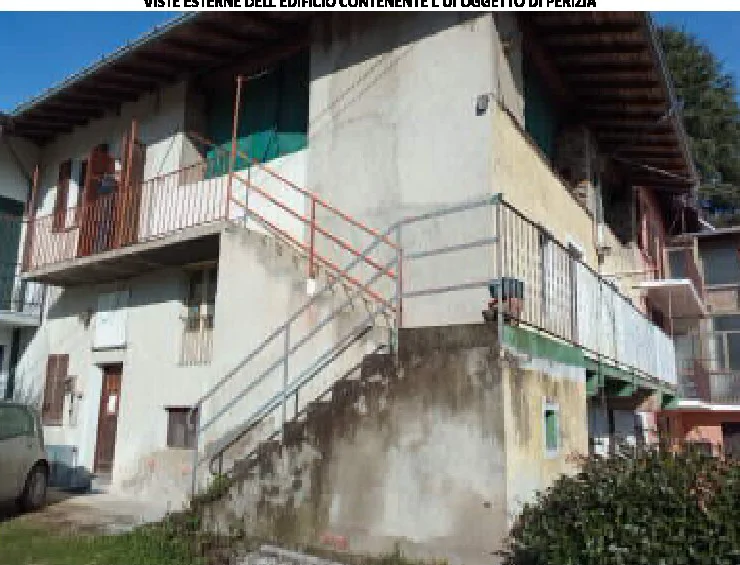 Abitazione bifamiliare con autorimessa in Travedona Monate