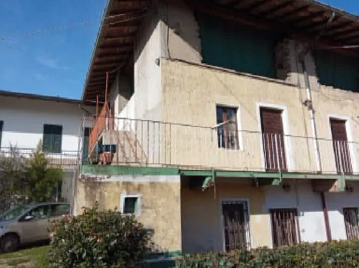 Abitazione bifamiliare con autorimessa in Travedona Monate