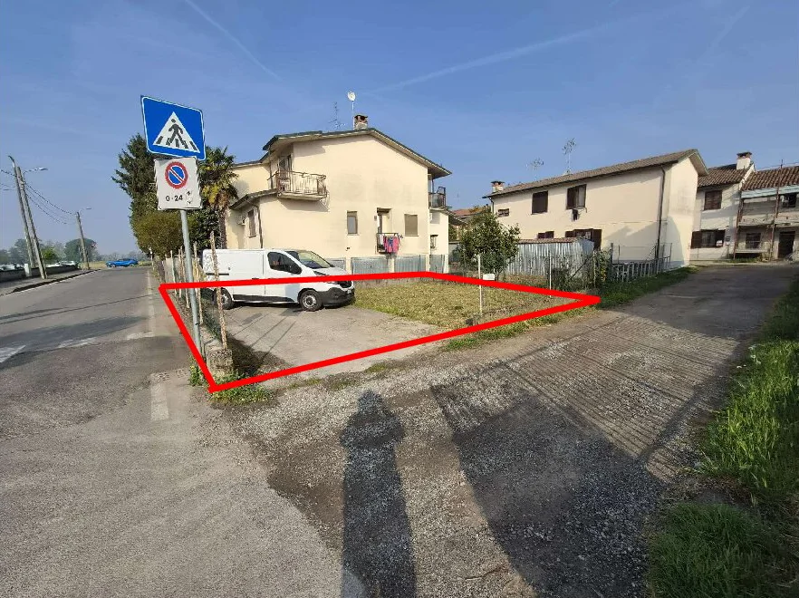 Appartamento con deposito e terreno a Caselle Lurani