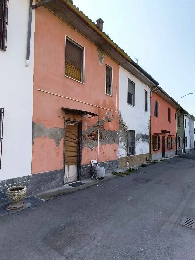 Villetta a schiera bifamiliare con area esterna