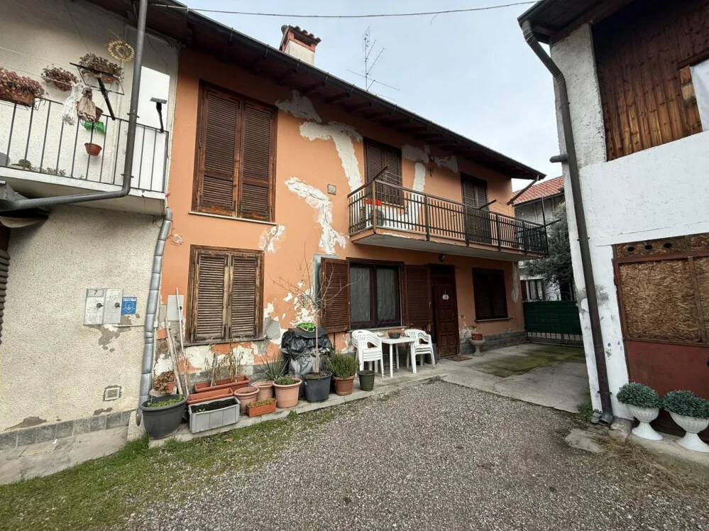 Abitazione in corte a Busto Arsizio, via Pavia 7
