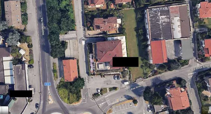 Compendio immobiliare con ristorante, due appartamenti e area pertinenziale in Arosio