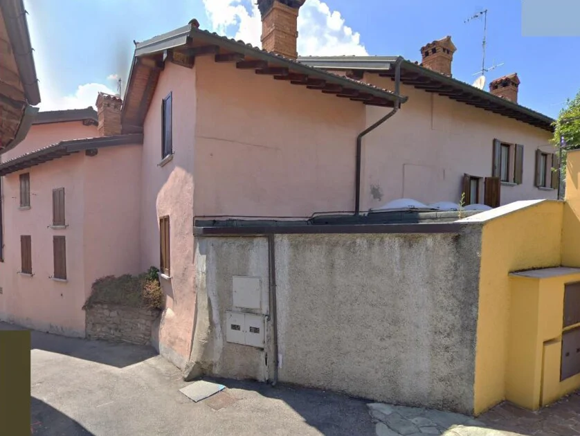 Ampio trilocale su due livelli in centro storico a Lipomo
