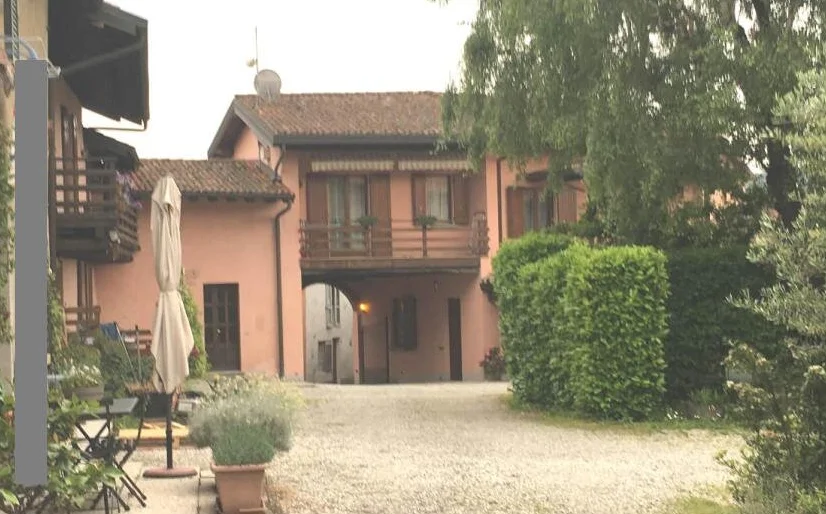 Negozio in Via Volta 61, Lipomo