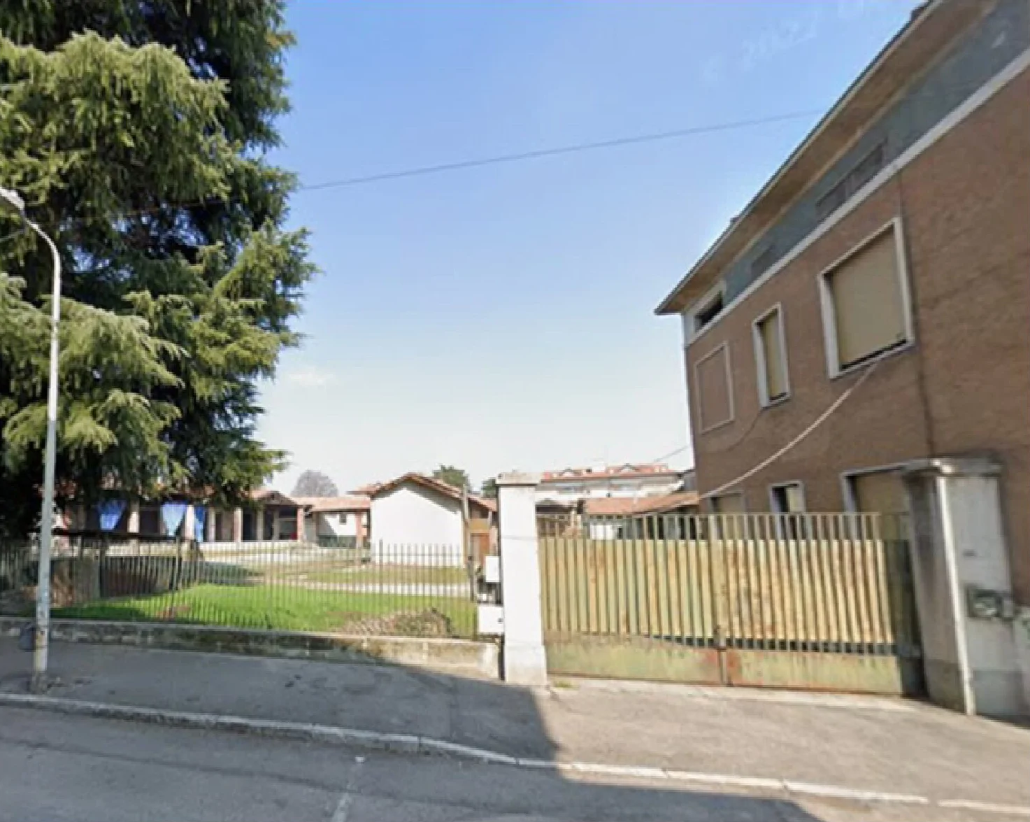 Area edificabile residenziale con fabbricati dismessi in Giussano