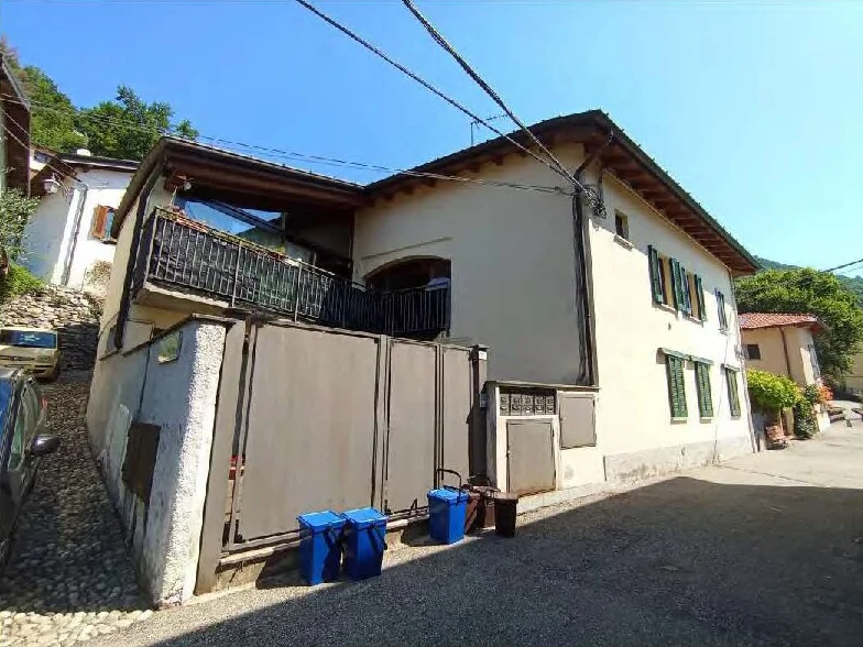 Appartamento in Casalzuigno e quota terreni