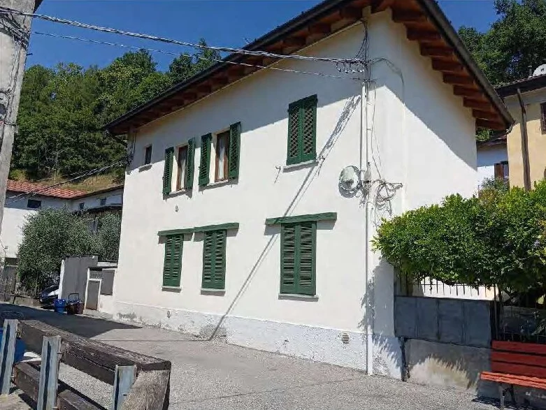 Appartamento in Casalzuigno e quota terreni