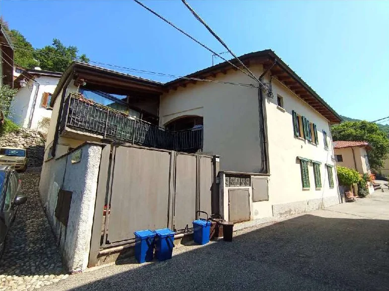 Appartamento in Casalzuigno e quota terreni