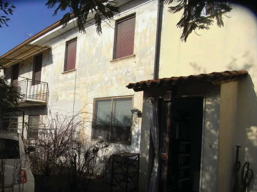 Complesso immobiliare in Dorno: edificio residenziale, rustico e uffici