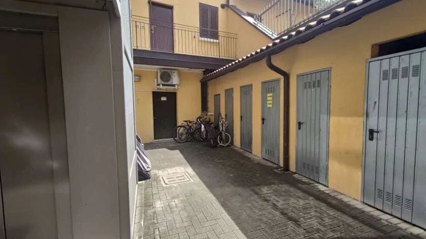 Appartamento al terzo piano in Milano, Piazza Anita Garibaldi 1