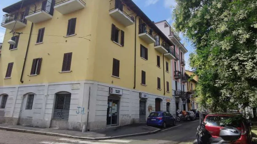 Appartamento al terzo piano in Milano, Piazza Anita Garibaldi 1