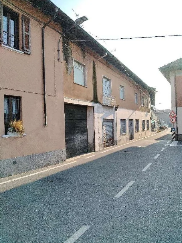 Complesso immobiliare in abbandono a Corgeno di Vergiate