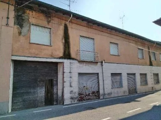 Complesso immobiliare in abbandono a Corgeno di Vergiate