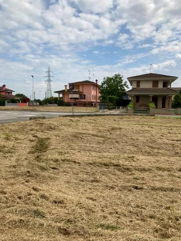 Terreno edificabile residenziale a Curtatone, via G. Segantini