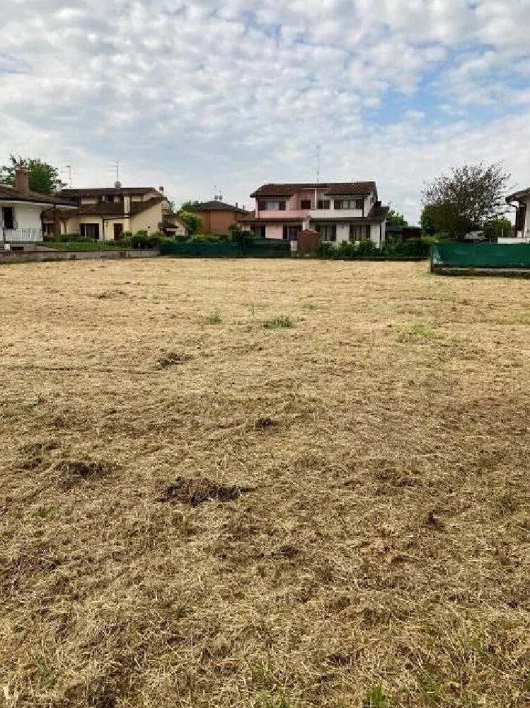 Terreno edificabile residenziale in Curtatone, via G. Segantini