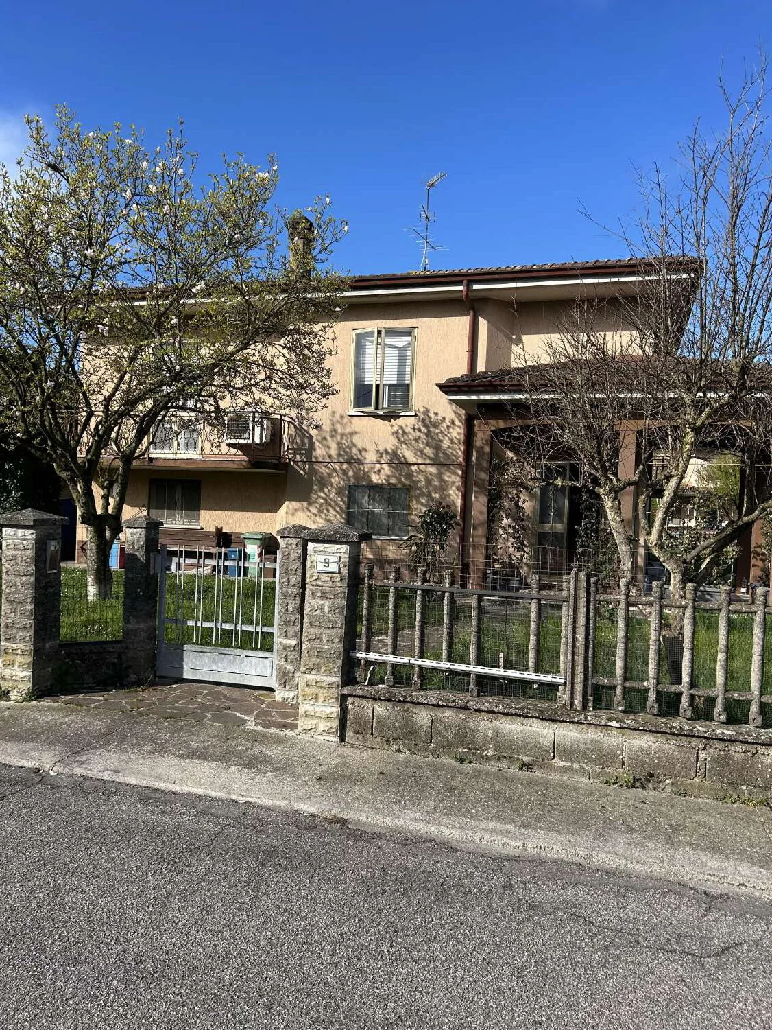 Villa singola a Porto Mantovano, Via Parini 9