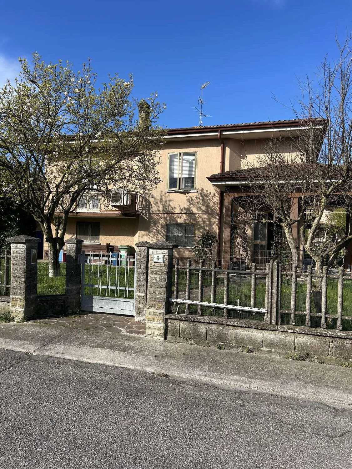 Villa singola a Porto Mantovano, Via Parini 9