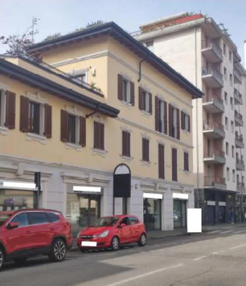 Due negozi contigui al piano terra in Busto Arsizio