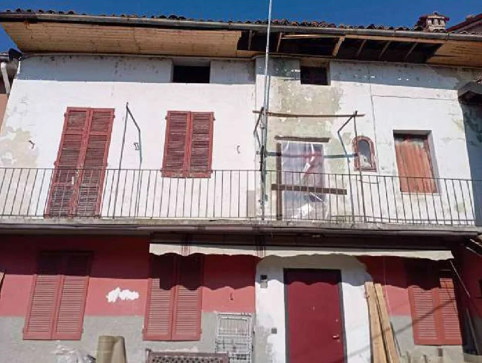 Appartamento al primo piano in via Mazzini 62, Gambolò